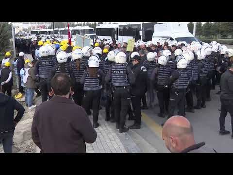 Enerji Bakanlığı'na yürüyen madenciler polis tarafından durduruldu