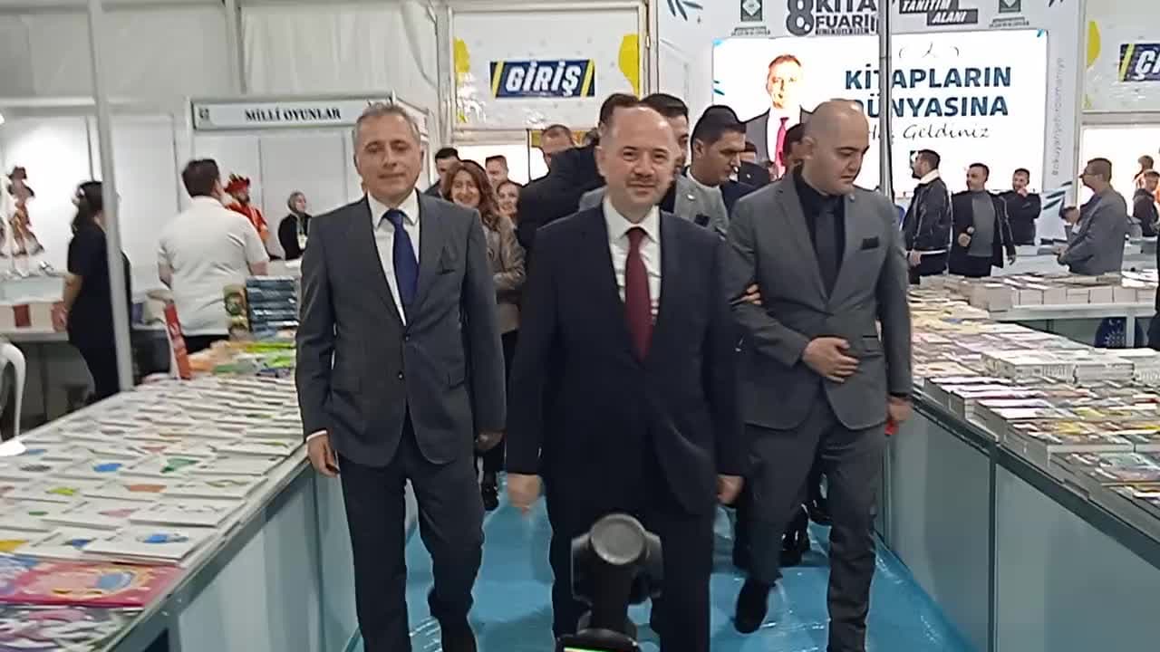 Osmaniye Belediyesi'nin 8. Kitap Fuarı kapılarını açtı