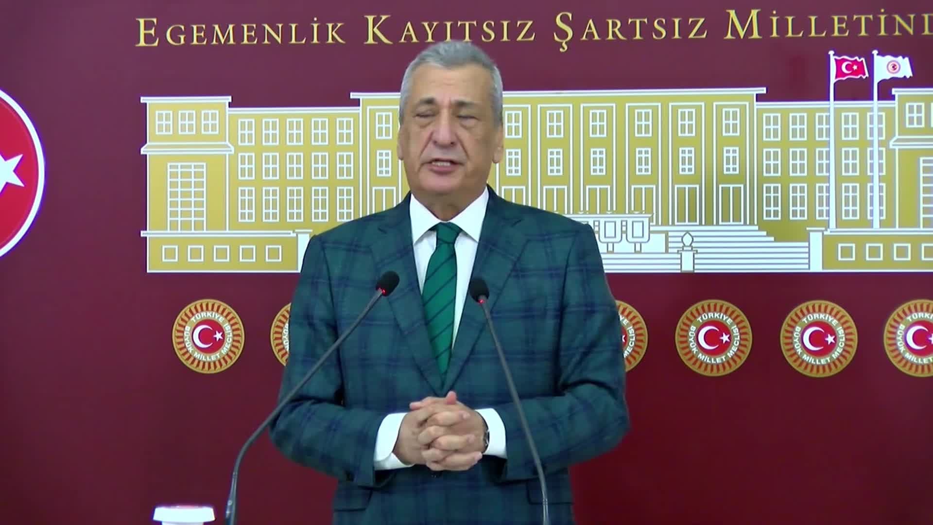 CHP'li Öztürkmen: Okullar can derdinde Yusuf Tekin tarikat derdinde