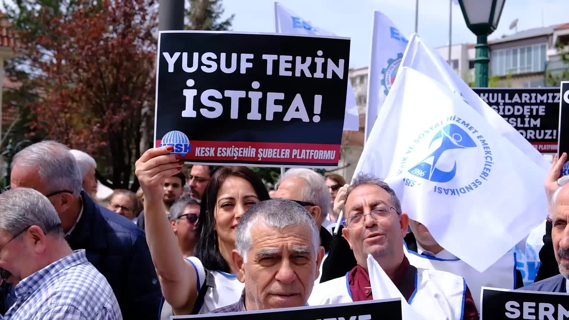 KESK üyelerinden Eskişehir’de okul saldırılarına protesto yürüyüşü: Sistem çürüy