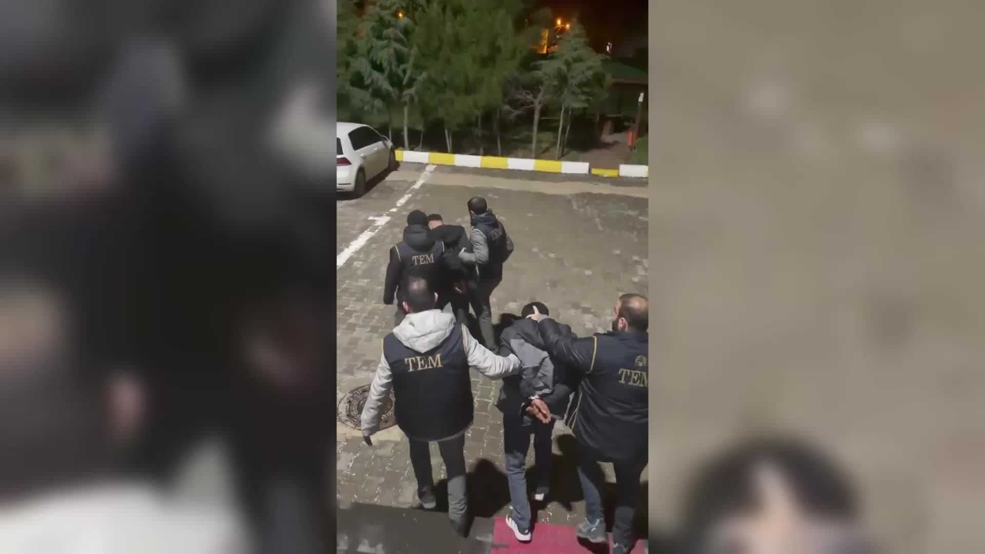 EGM: Diyarbakır'daki Nevruz'da terör örgütü mensuplarına ait fotoğrafların bulun