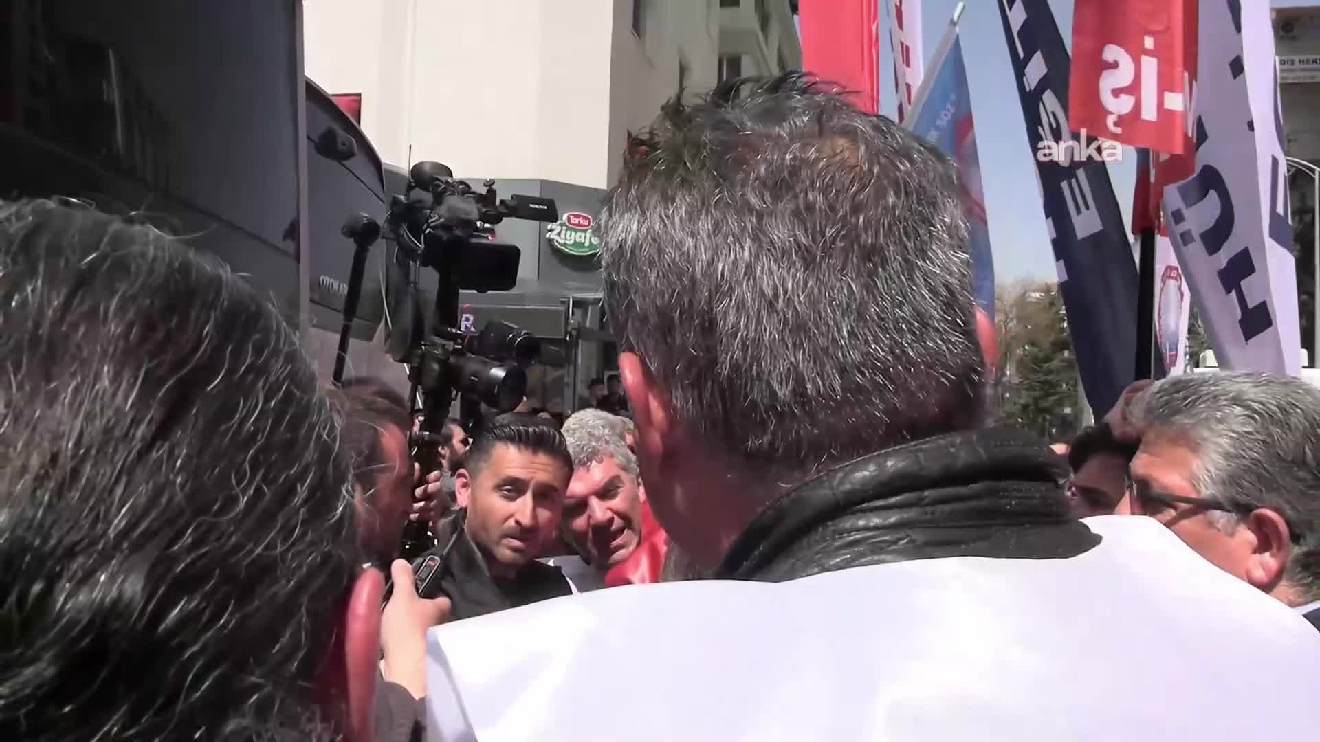 Sendikaların saldırıyı protesto için yürümelerine izin verilmedi