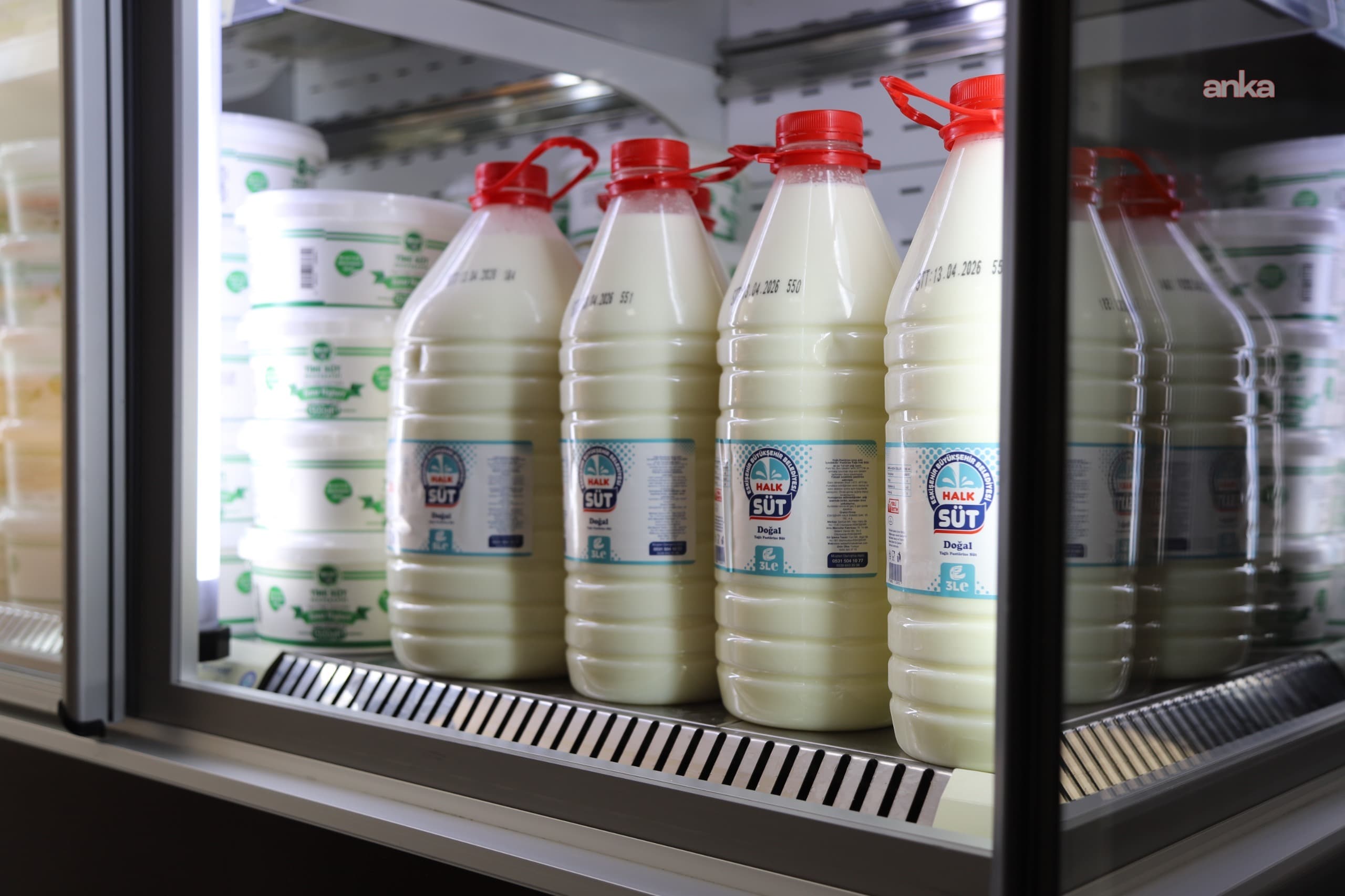 Eskişehir Büyükşehir Belediyesi'nin Halk Süt projesi ile sağlıklı ve ekonomik ür