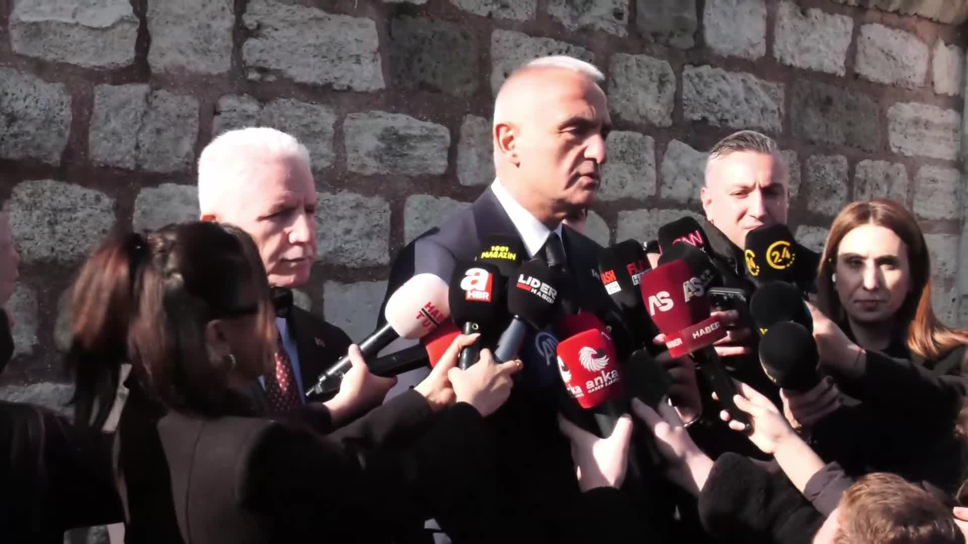 Prof. Dr. İlber Ortaylı İstanbul’da son yolculuğuna uğurlanıyor... Mehmet Nuri Ersoy: "Çok değerli bir insanı kaybetmenin üzüntüsü içerisindeyiz"