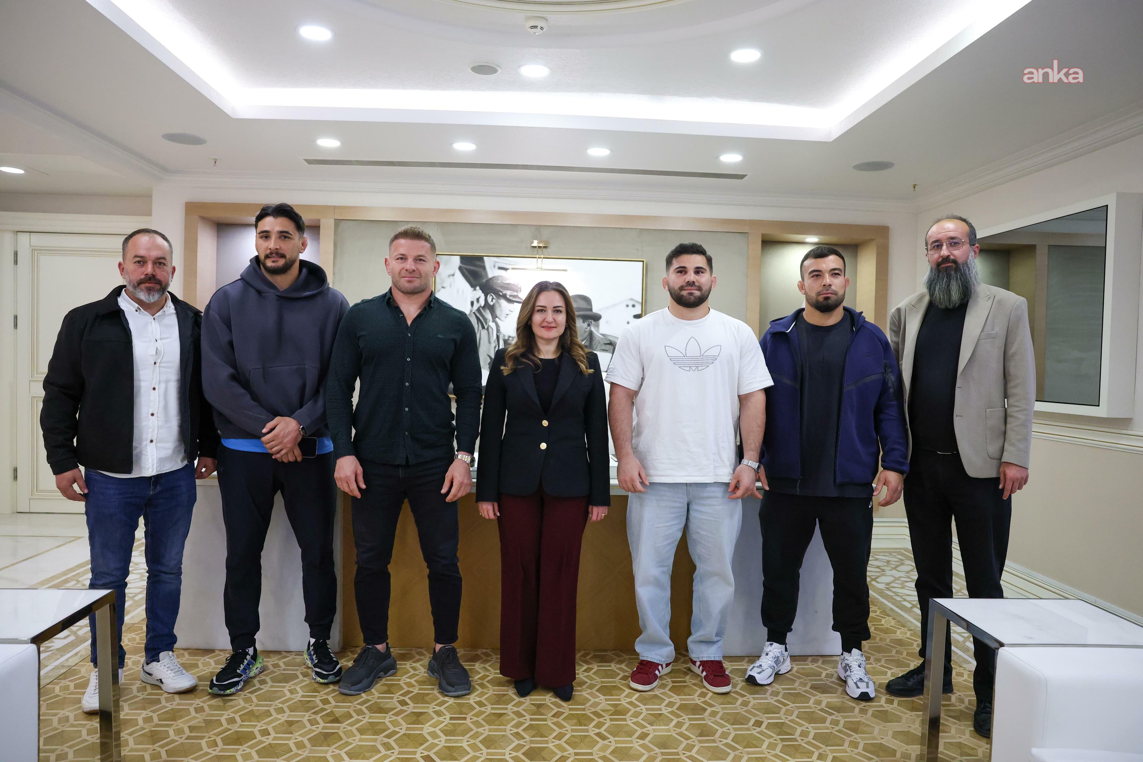 Antalya Büyükşehir Belediye Başkan Vekili Özdemir, başpehlivanları ağırladı