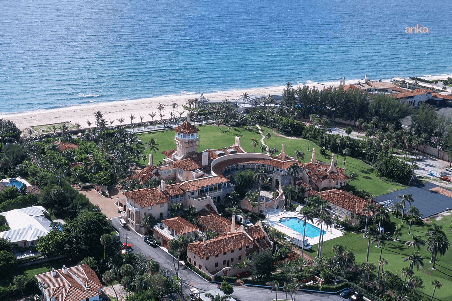 ABD Gizli Servisi, ABD Başkanı Trump'ın, Mar-a-Lago'daki konutuna girmeye çalışan silahlı bir kişiyi vurarak öldürdü