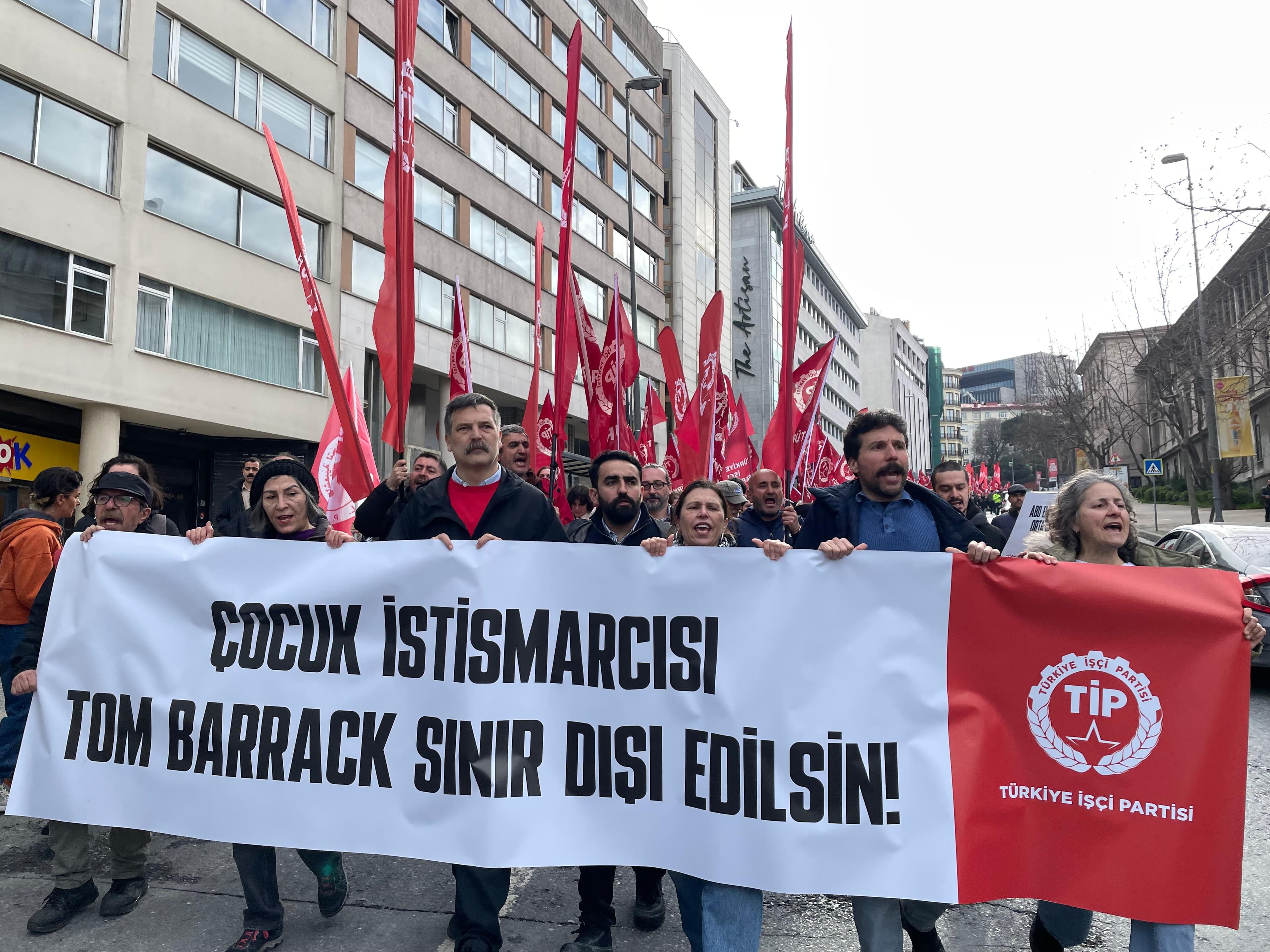 AKM'den Dolmabahçe'ye "NATO'ya Hayır" yürüyüşü gerçekleştirildi