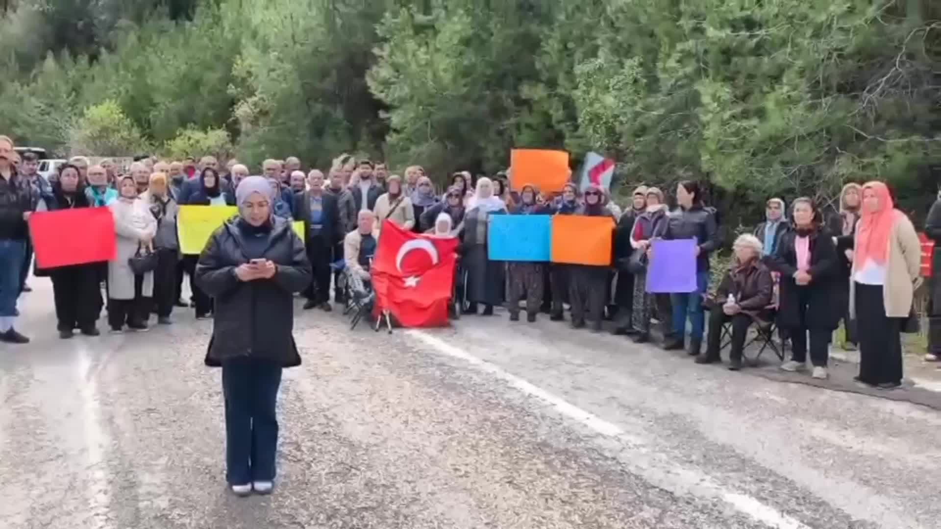 Osmaniye’de yayla sakinleri evlerinin yıkılmaması için eylem yaptı