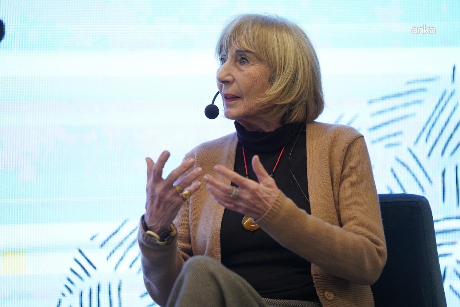 Ayşe Kulin, Beylikdüzü’nde okurlarıyla buluştu