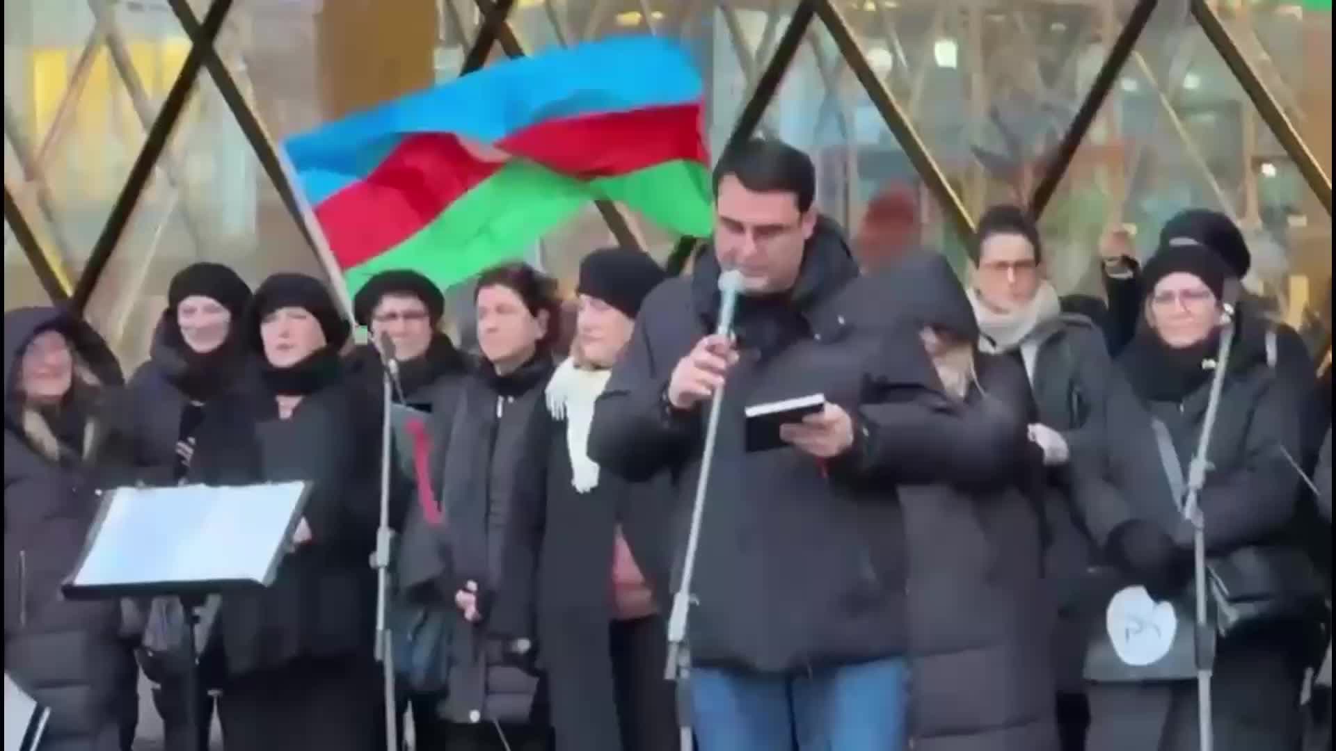 Köln Katedrali önünde Hocalı kurbanları anıldı