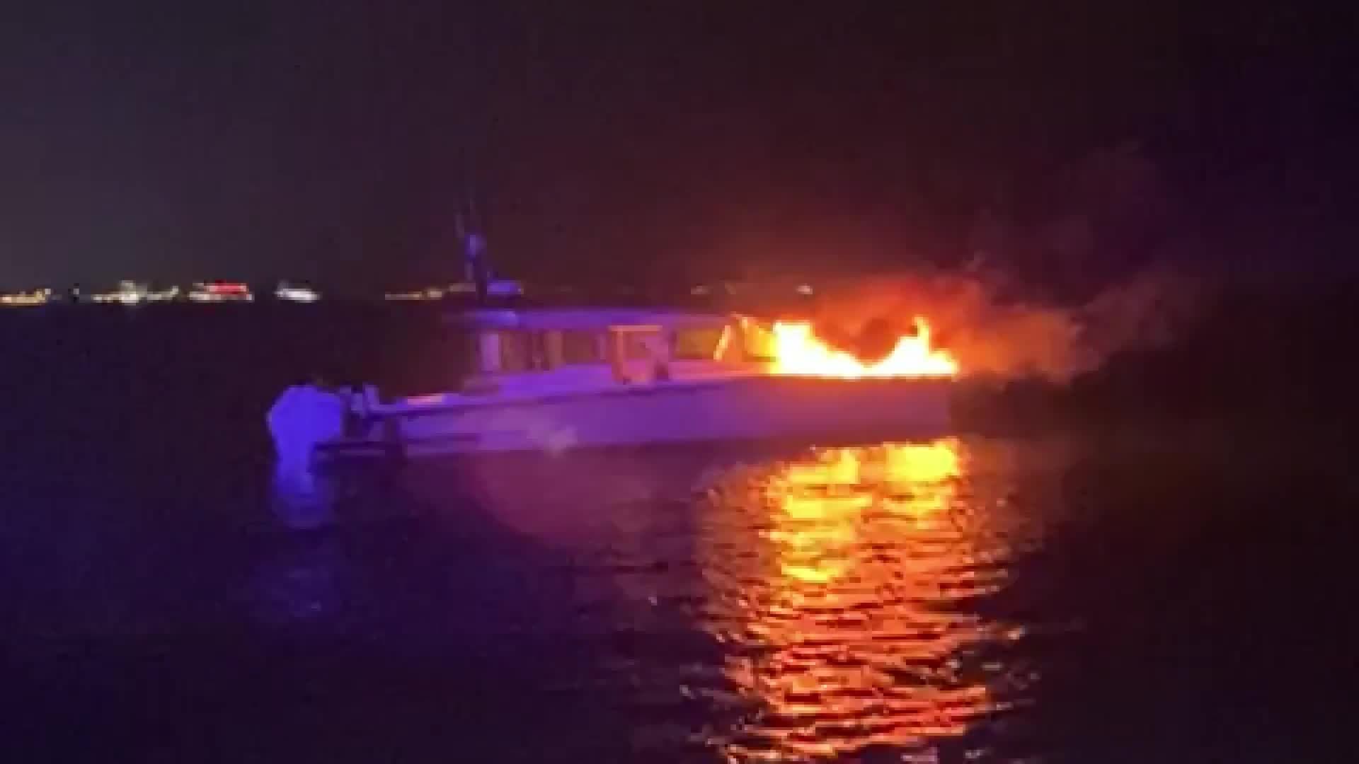 İçişleri Bakanlığı: İstanbul'da teknede çıkan yangında 4 vatandaşımız Sahil Güve