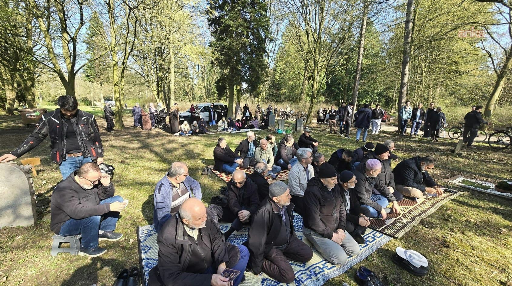 Gurbetçiler, Köln’de Müslüman Mezarlığı'nı ziyaret etti
