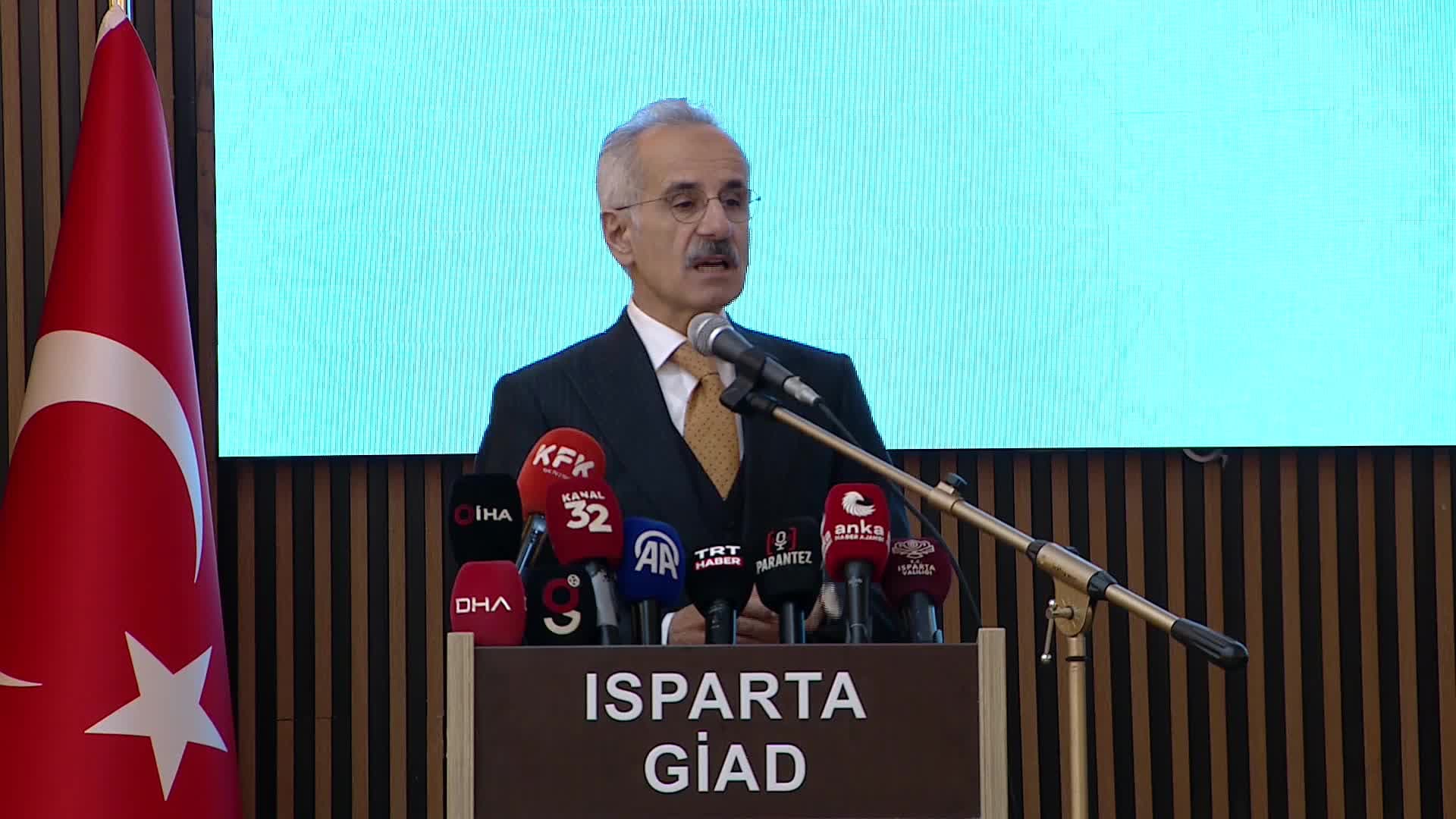 Ulaştırma ve Altyapı Bakanı Uraloğlu: "Hürmüz Boğazı'nda Türk bayraklı gemiler için güvenlik seviyesini en üst düzeye çıkardık"