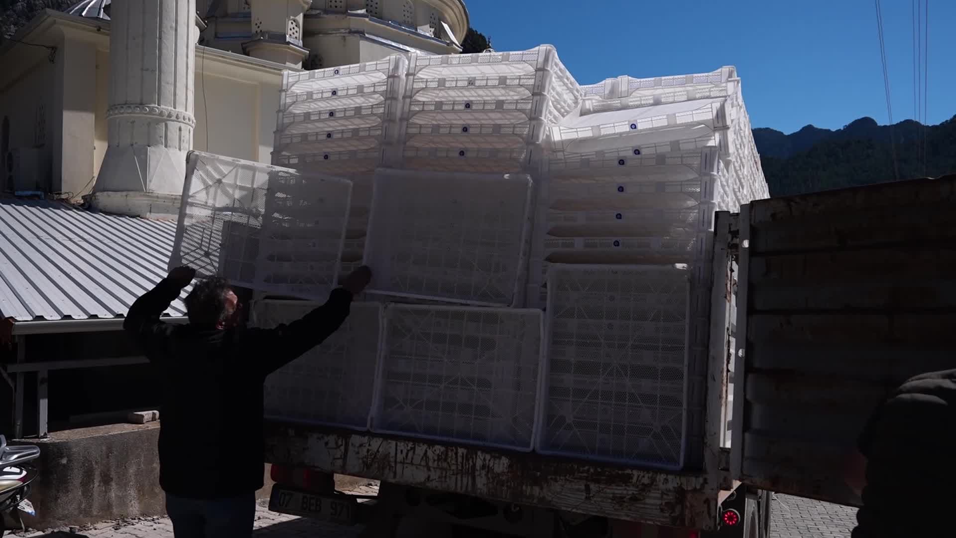 Antalya Büyükşehir Belediyesi'nden ipek böcekçiliğine destek... 565 besleme tabl