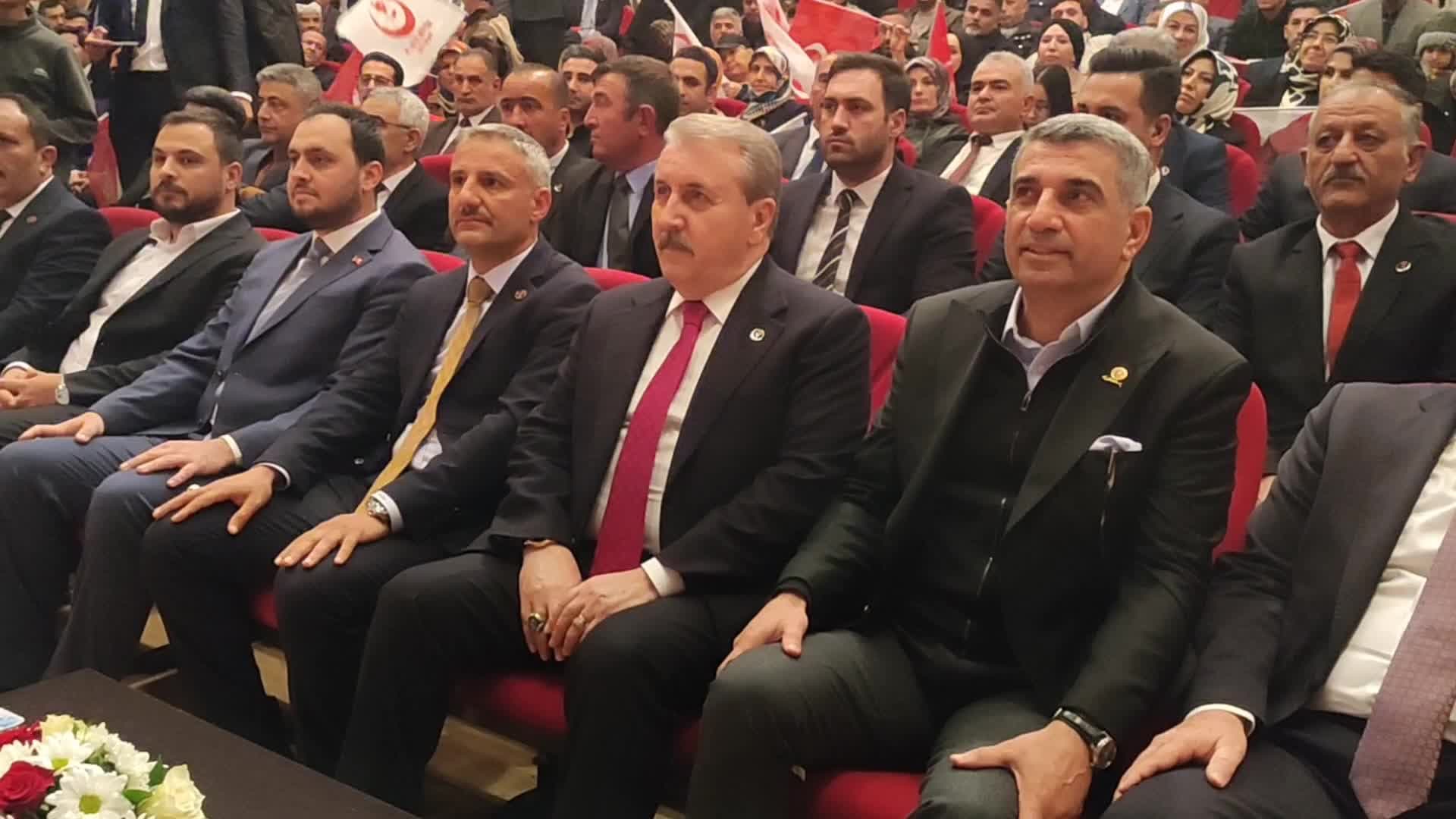 BBP Genel Başkanı Destici: Bu bayrağı eline almayan hiç kimseden bu millete hayı