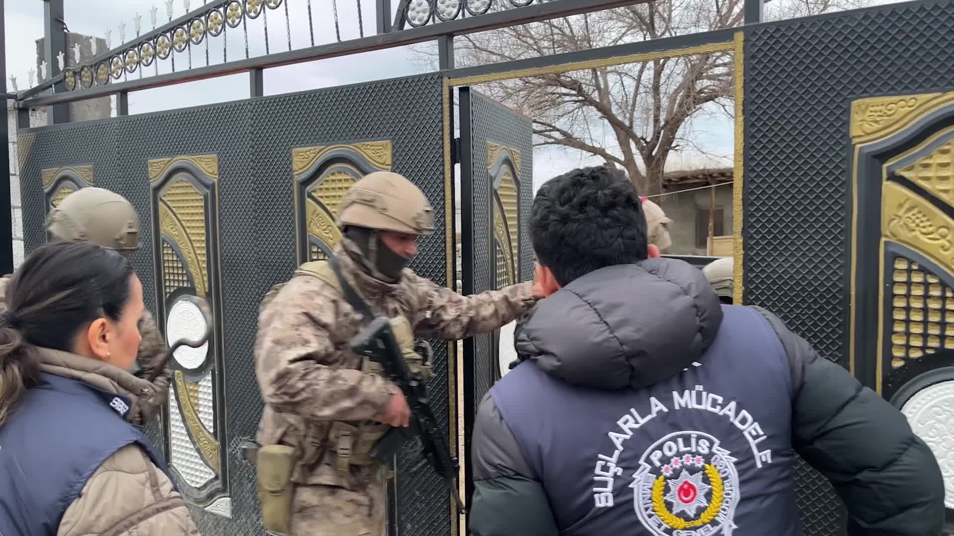 Iğdır'da yasa dışı bahis ve uyuşturucu operasyonunda 17 kişi gözaltına alındı, 9